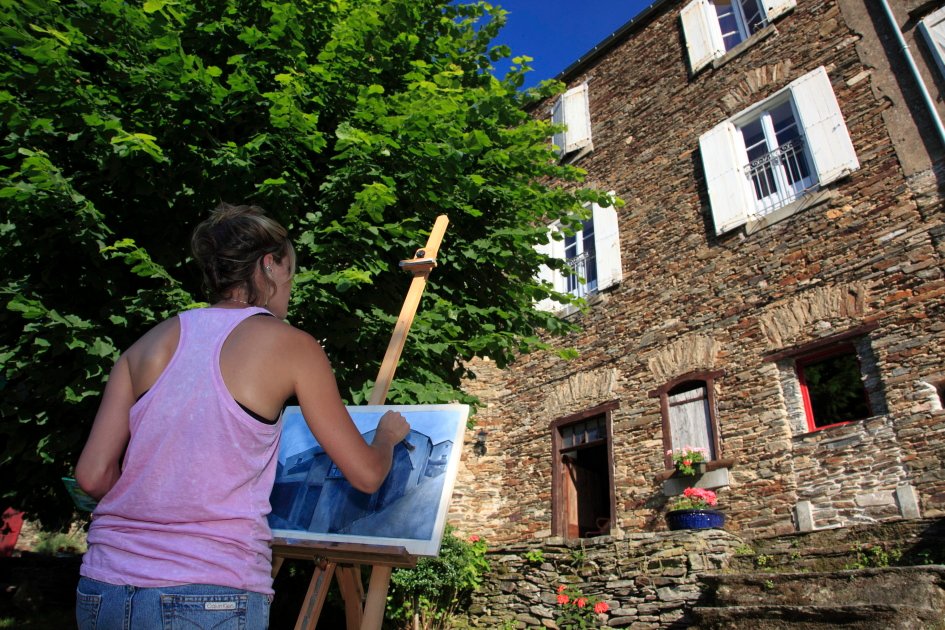 New York Artist Nicole Mayhew painting the back of La Muse